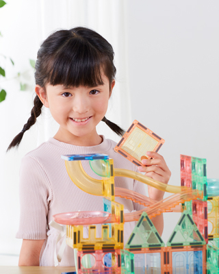 ピタパレで制作を楽しむこども