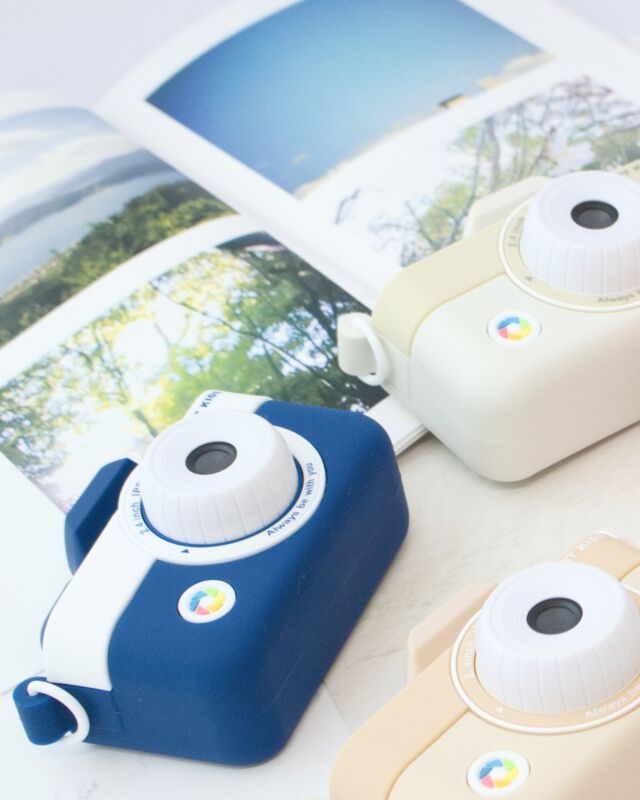 こんにちは、ココタスです☀
蝉の鳴き声も聞こえるようになり、いよいよ夏到来、ですね🌻

皆さんは今年の夏の予定、もう立てていますか？
海にキャンプにお祭りに、
楽しみなイベントがたっぷりですよね😚

今回は夏にぴったりな爽やかネイビーやオフホワイト、
ライトグリーンやブルーをピックアップしてみました。

是非ピントキッズと一緒にお出かけを楽しんでいただけると嬉しいです📸

【取扱店舗】
ココタス本店
ココタス楽天市場店
ココタスYahoo!ショッピング
ココタスAmazon店

****************
／
会員登録がオススメ◎
＼
ココタス本店なら初回会員登録ですぐ使える300ポイントプレゼント中！

𐄁𐄙𐄁𐄙𐄁𐄙𐄁𐄙𐄁𐄁𐄙𐄁𐄙𐄁𐄙𐄁𐄙𐄁

「保証期間が心配…」
ココタス本店限定！有償保証サービス「proteger」で
最大2年間保証申請可能◎

𐄁𐄙𐄁𐄙𐄁𐄙𐄁𐄙𐄁𐄁𐄙𐄁𐄙𐄁𐄙𐄁𐄙𐄁

#ピントキッズ #トイカメラ #夏のお出かけ #夏休み

——————————————

気に入ったら是非いいねとフォローお願いします♪

ココタス公式アカウントでは
■ピントキッズを含むおすすめ商品の発信
■新商品や限定クーポンなどお得な情報の発信をしており
ます。

～くらしに楽しさをプラスする～
@cocotas_official

——————————————